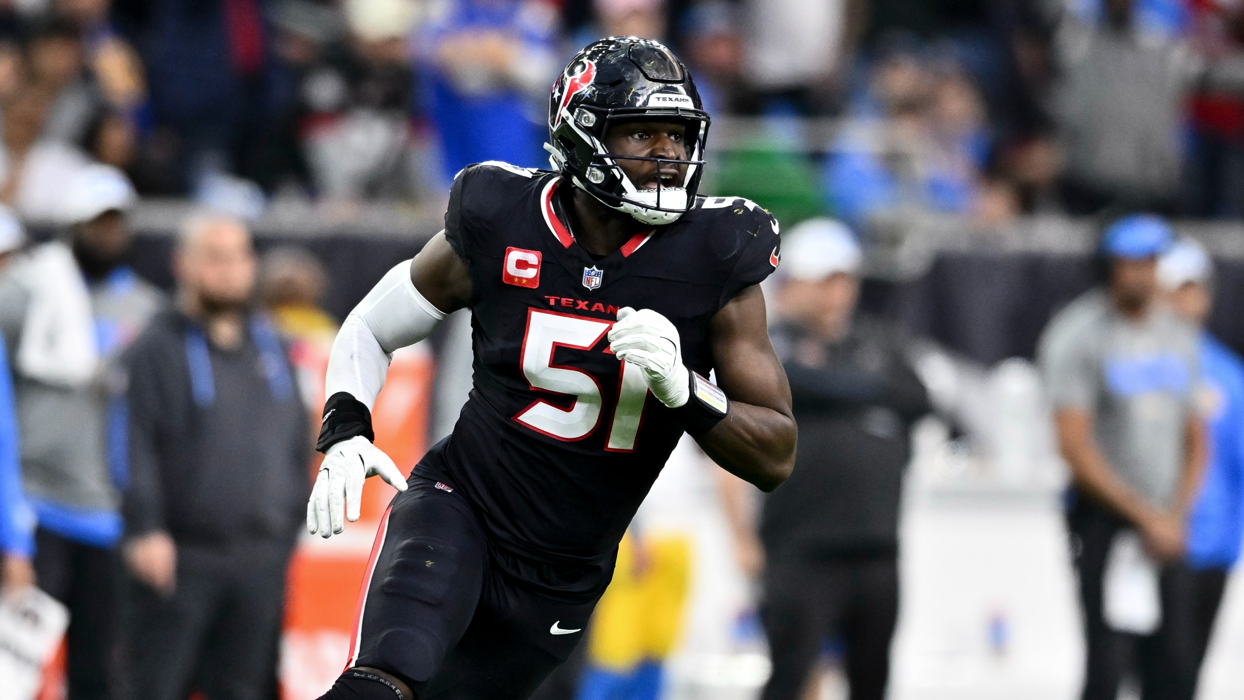 5 Edge-Rushers 25 and Under to Buy Stock in Heading Into 2025 NFL Season 5 Edge-Rushers 25 and Under to Buy Stock in Heading Into 2025 NFL Season