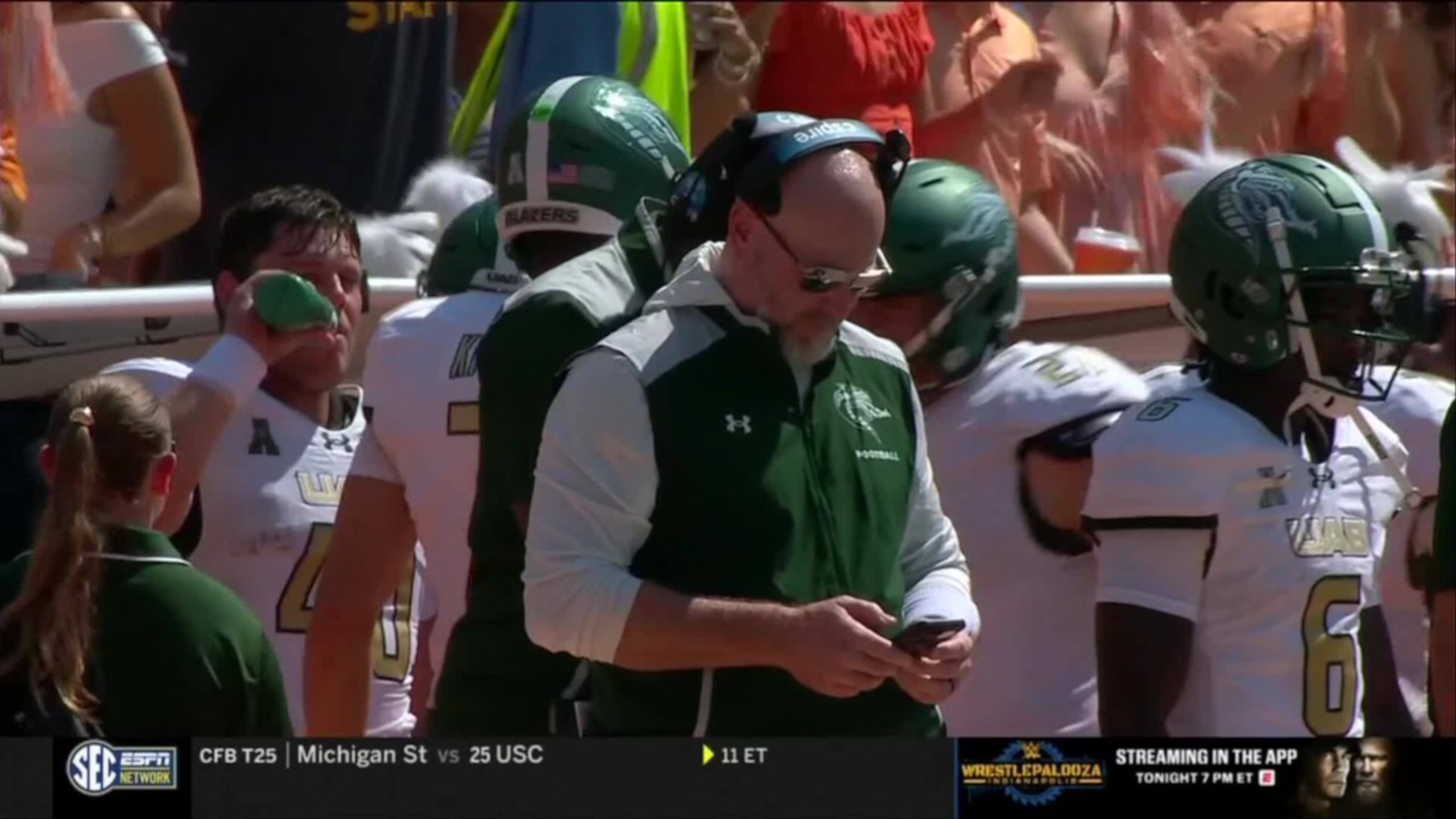 Dilfer Texting on Sideline 🤨