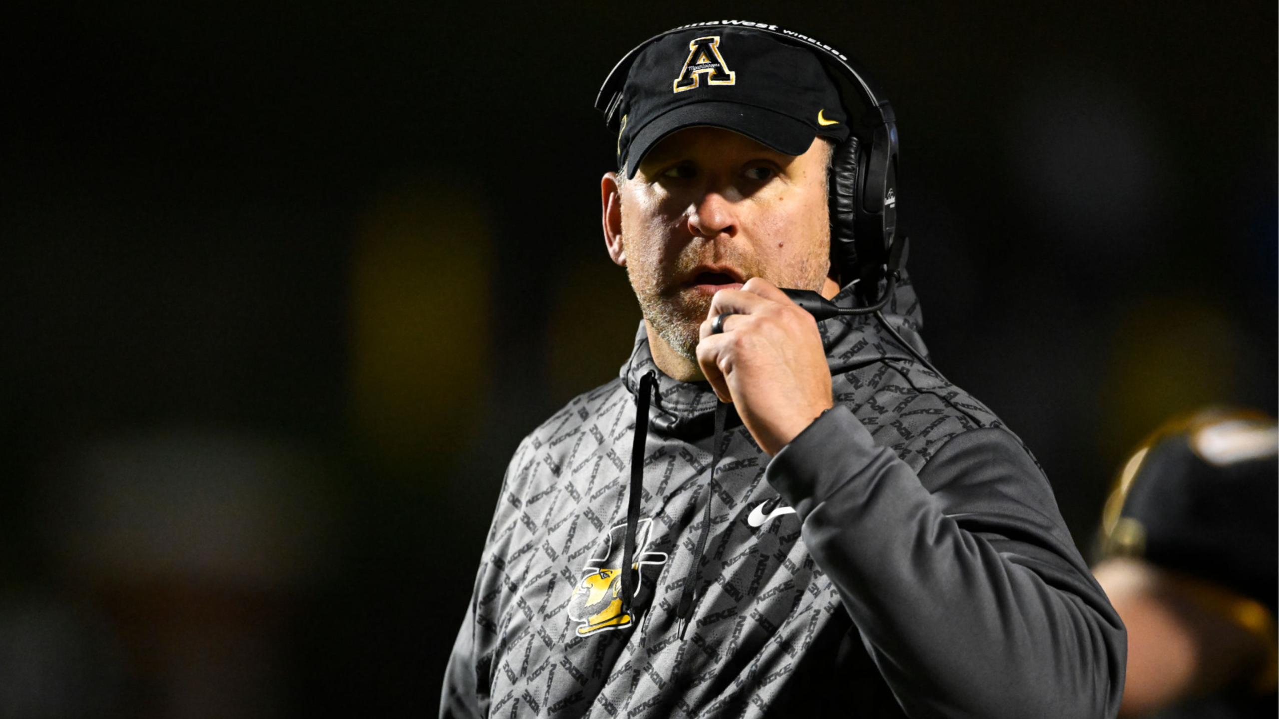 UCF O-Line Coach Dies at 50