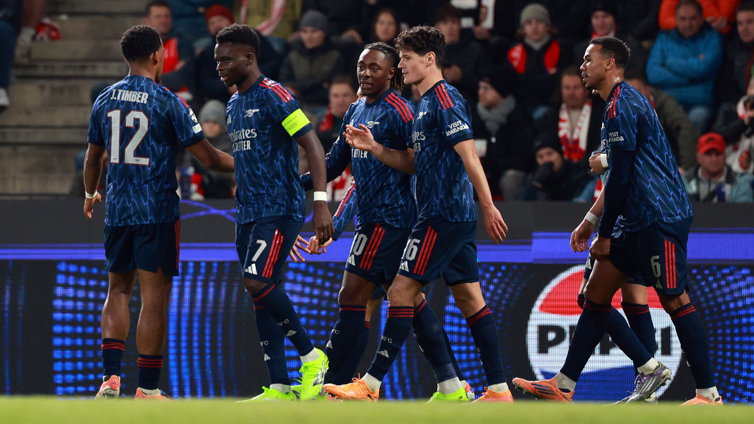 Arsenal Makes Short Work of Prague 😏