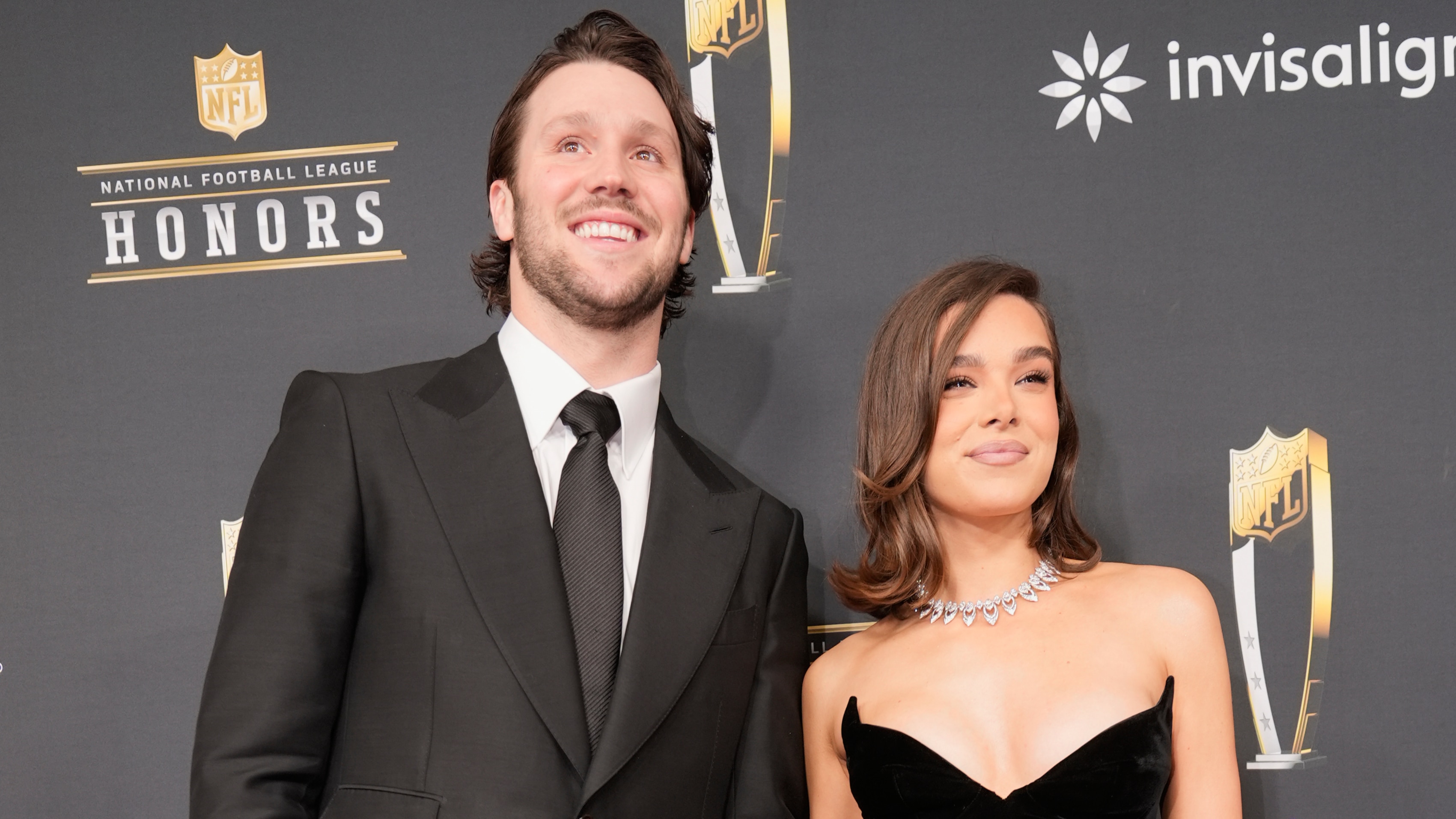 Bills&#x27; Josh Allen, Wife Hailee Steinfeld Announce They&#x27;re Expecting 1st Child in Video