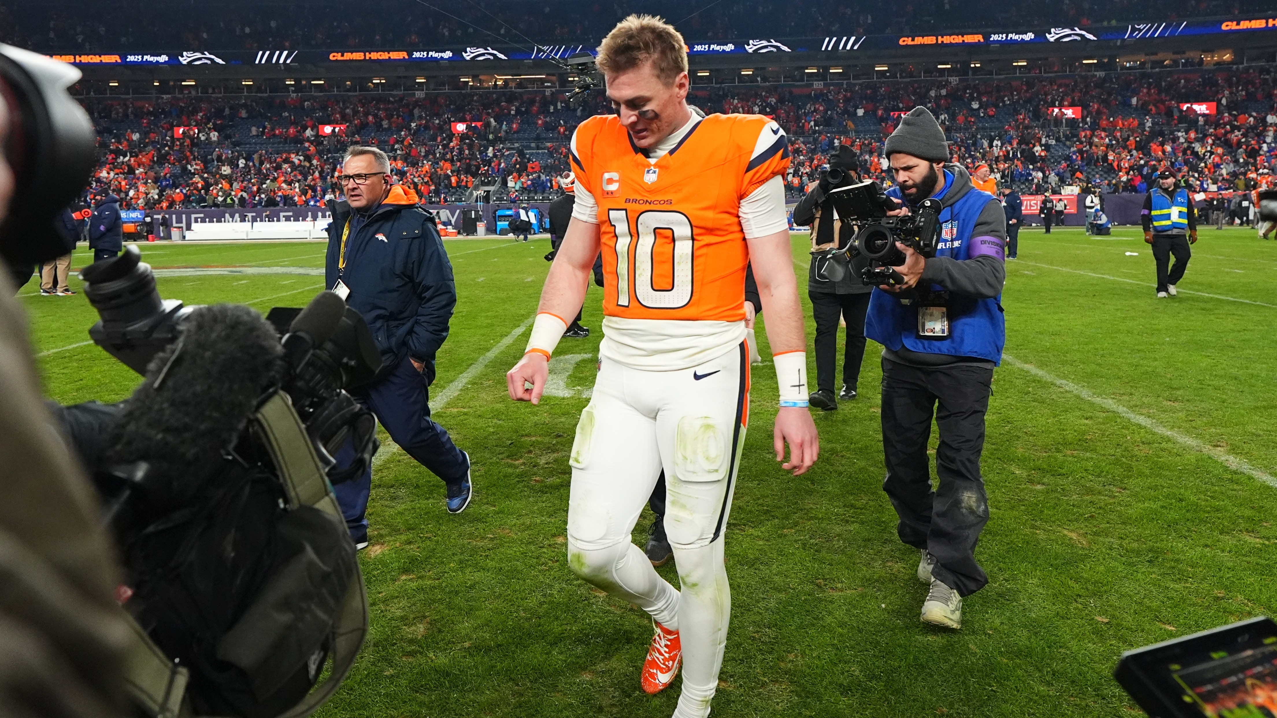 Nix Injury Could Doom Super Bowl-Caliber Broncos