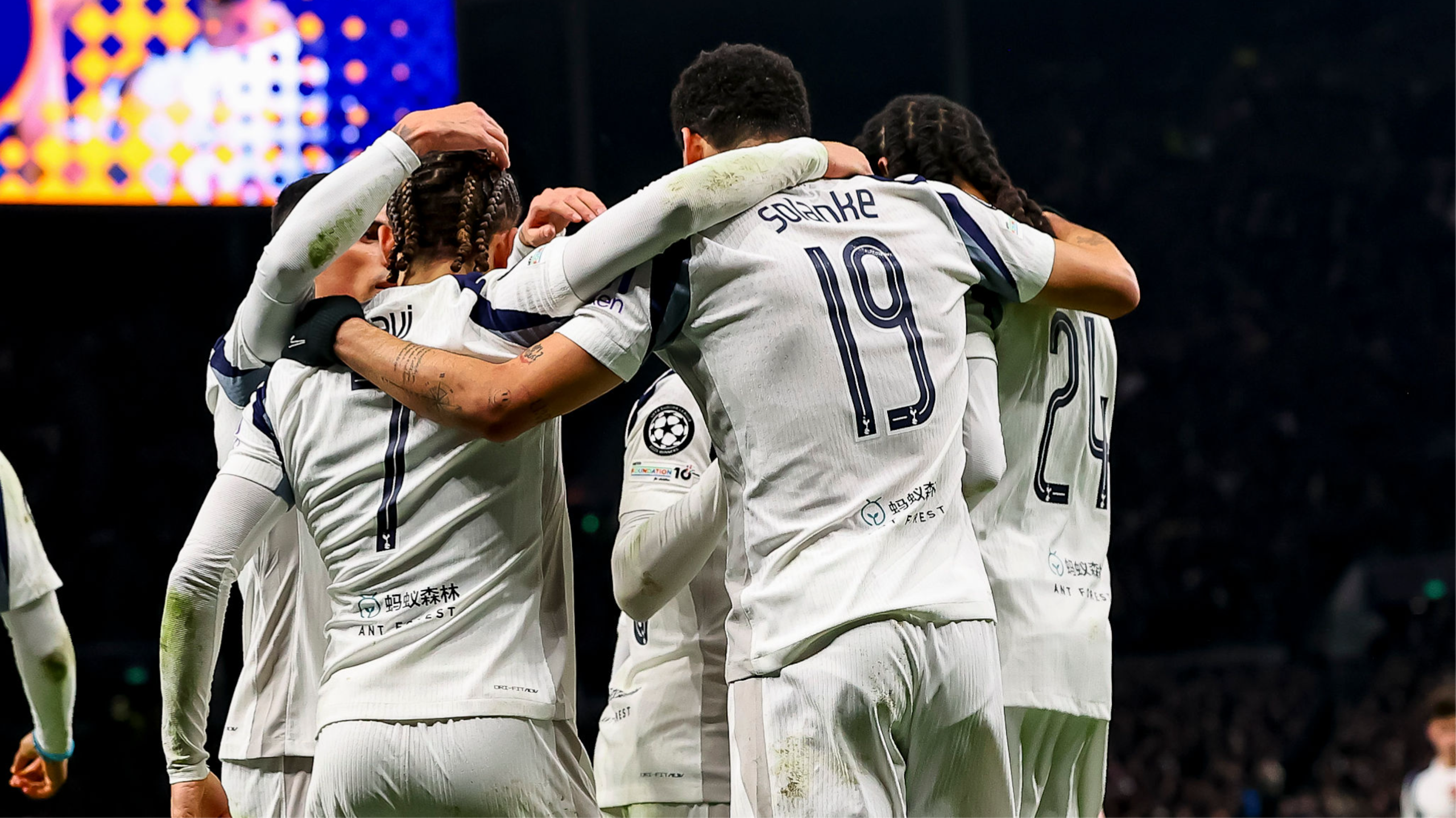 Solanke Eases Spurs Past 10-man Dortmund Solanke Eases Spurs Past 10-man Dortmund