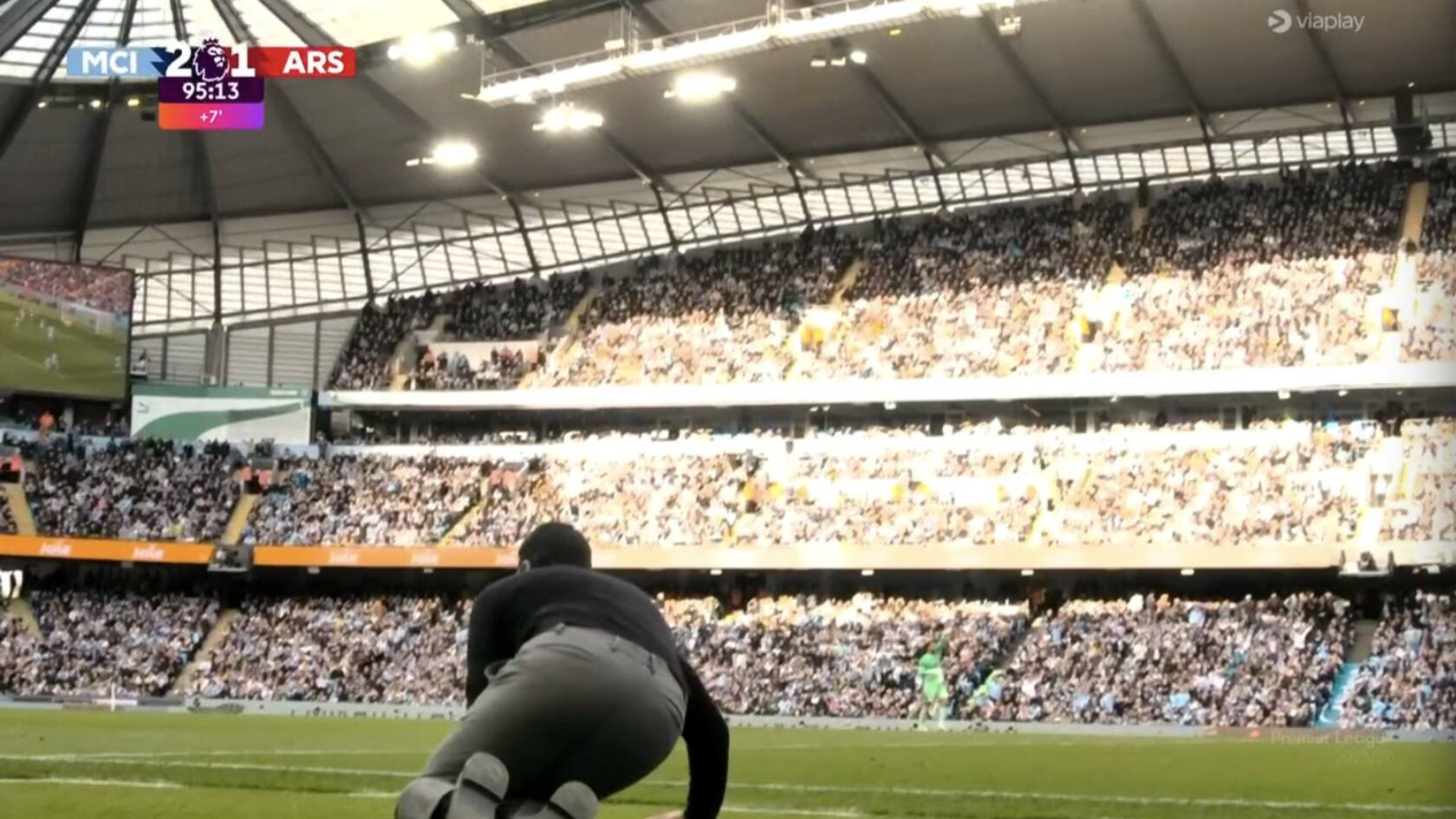 Man City vs. Arsenal: Viral Pics 📸