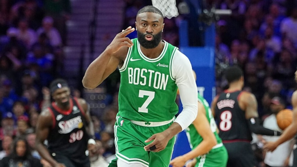 San Antonio Spurs v Los Angeles Lakers