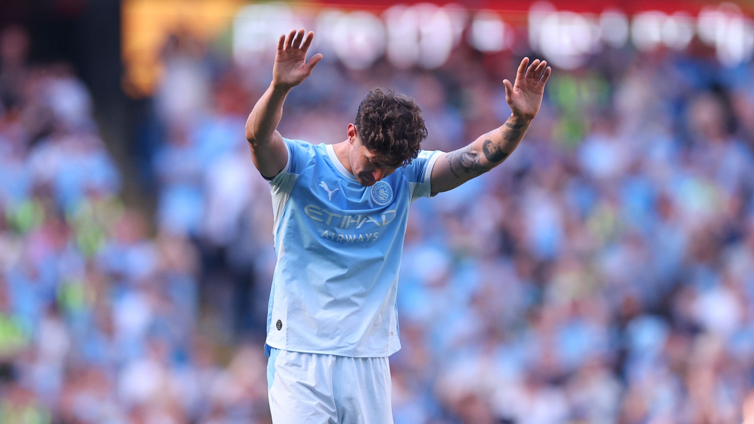 Stones Gets a Standing Ovation 🥺