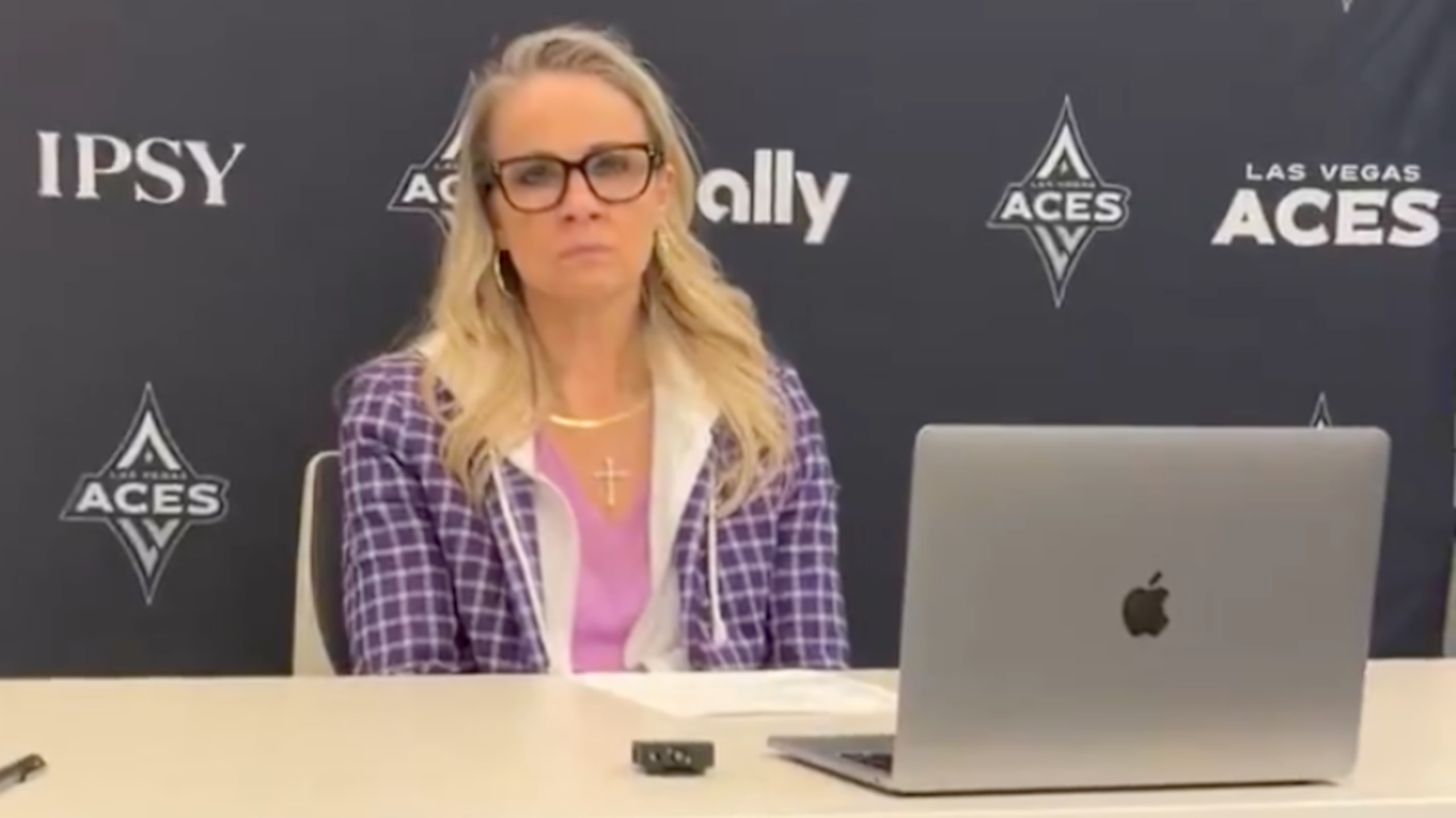 Becky Hammon Calls out Refs 🤬