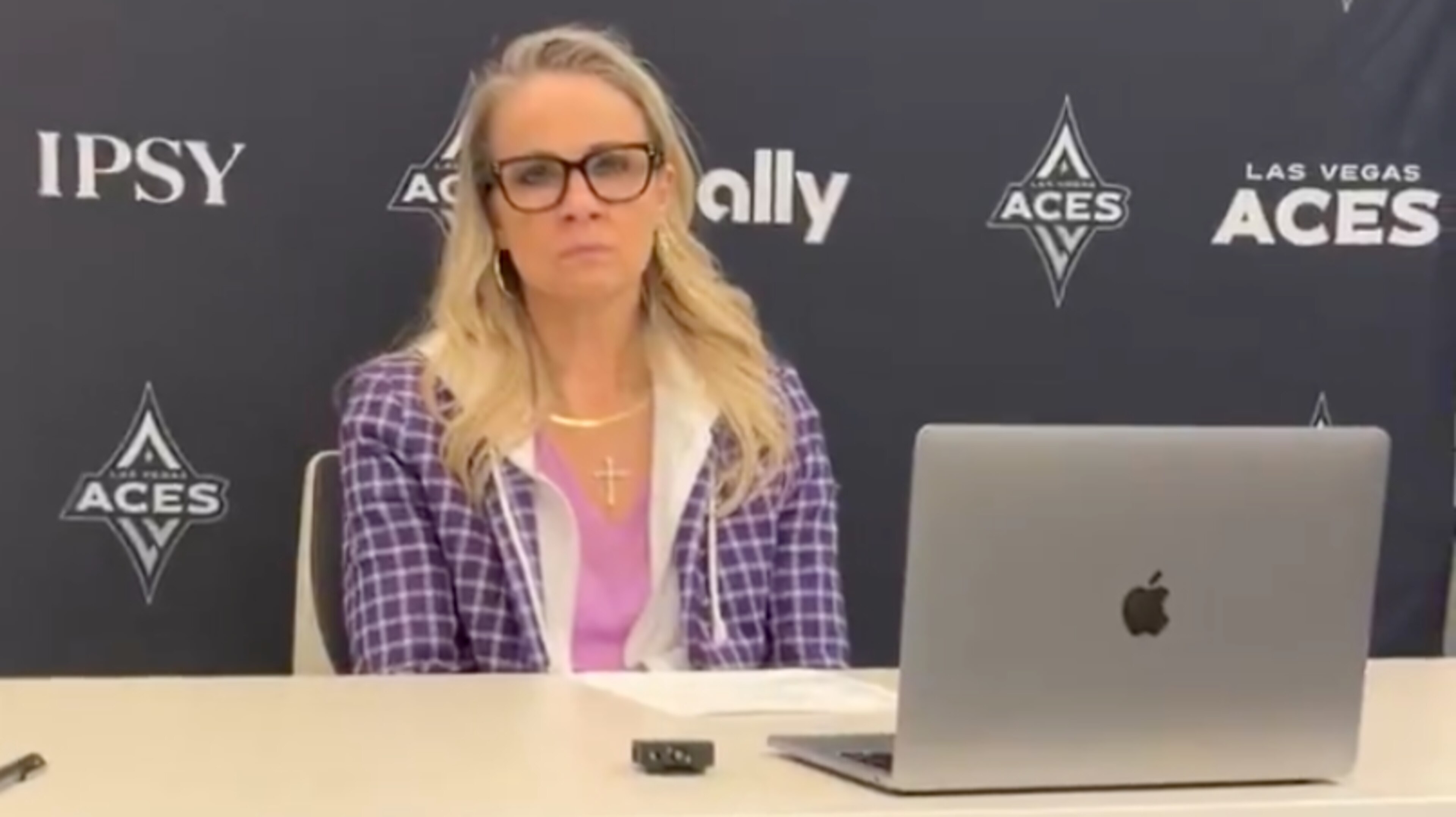 Becky Hammon Calls out Refs 🤬 Becky Hammon Calls out Refs 🤬