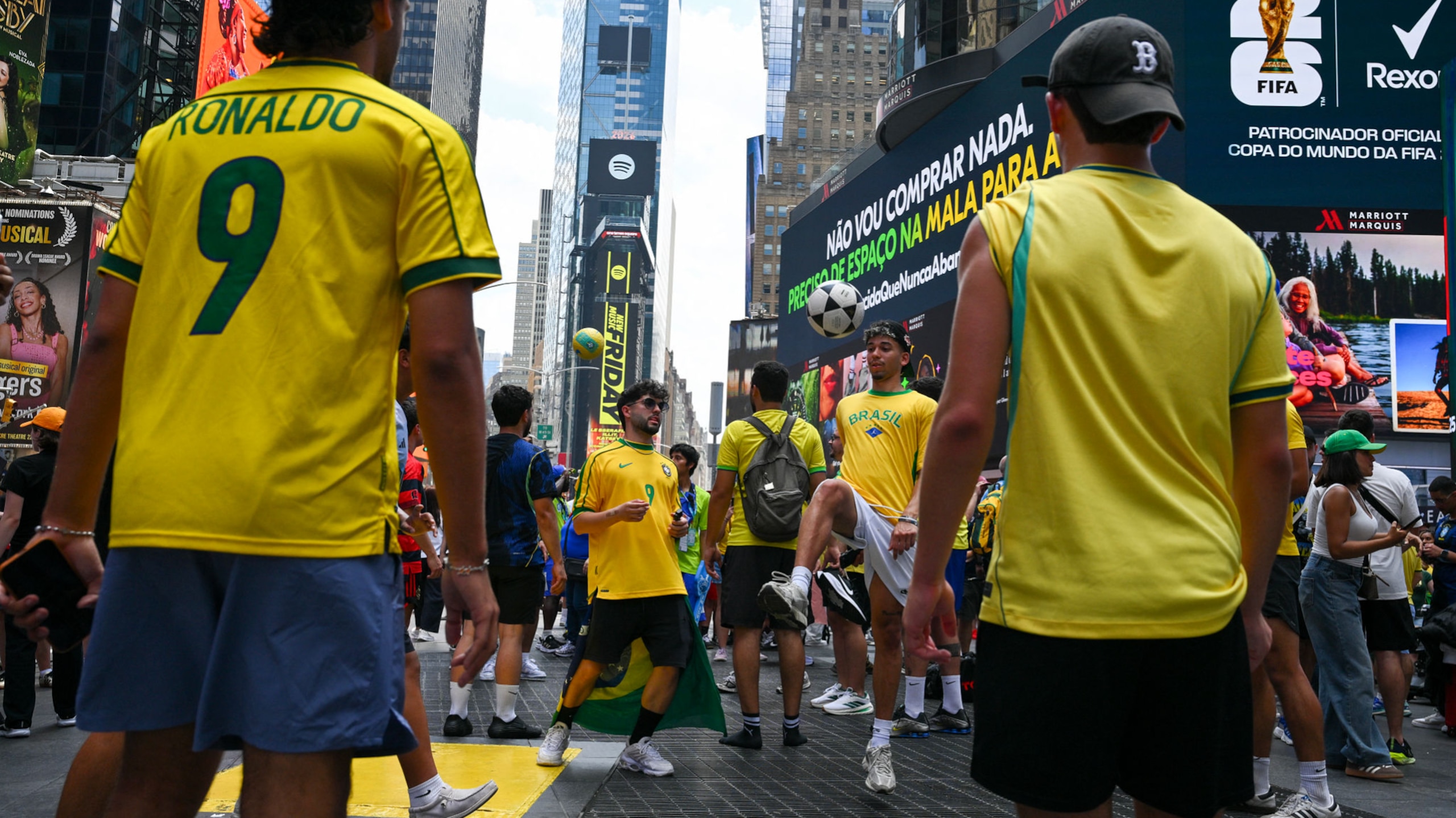 Brazil Fans x Times Square 🏙️