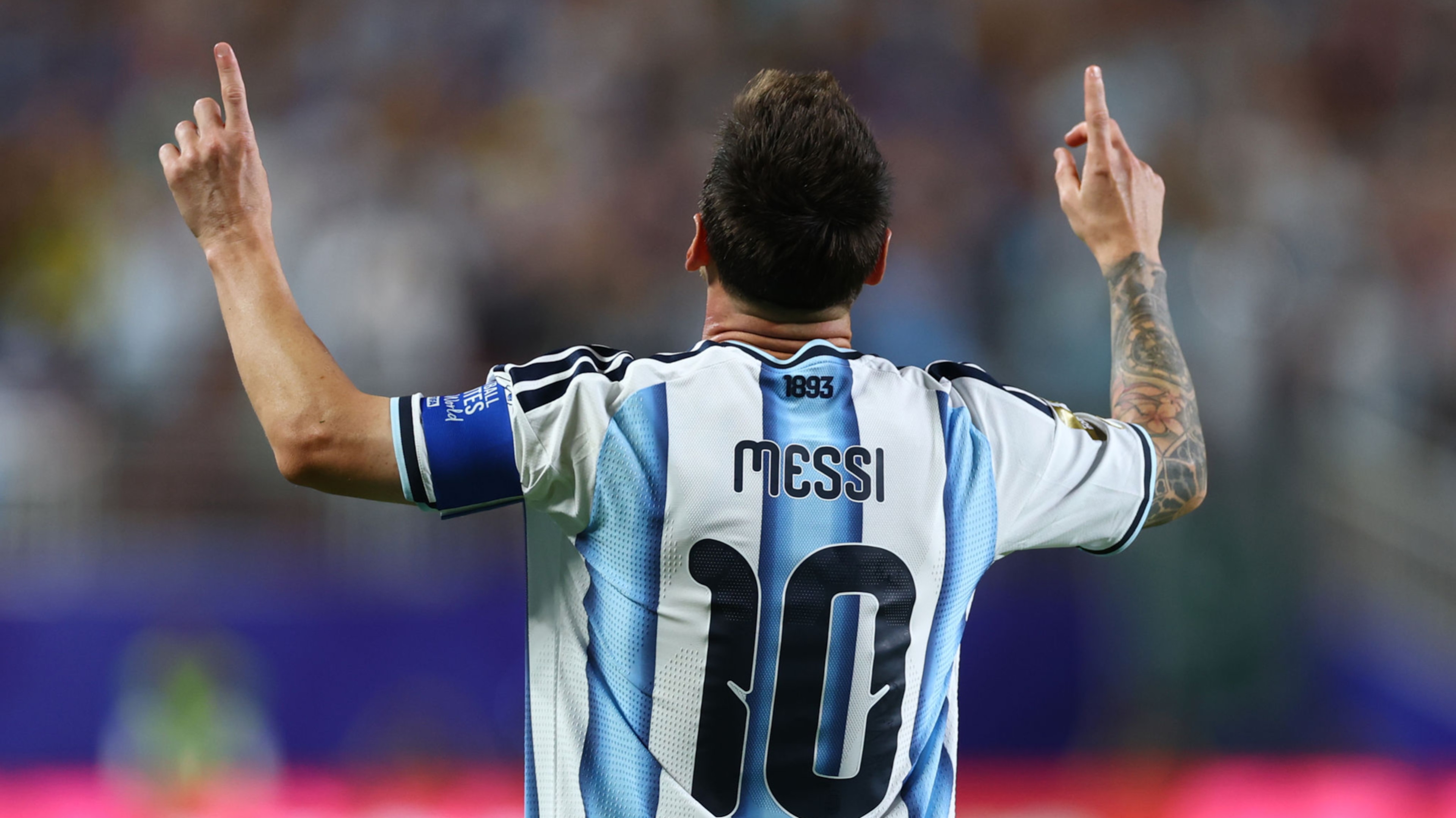 Sports World Posts on Messi 👑