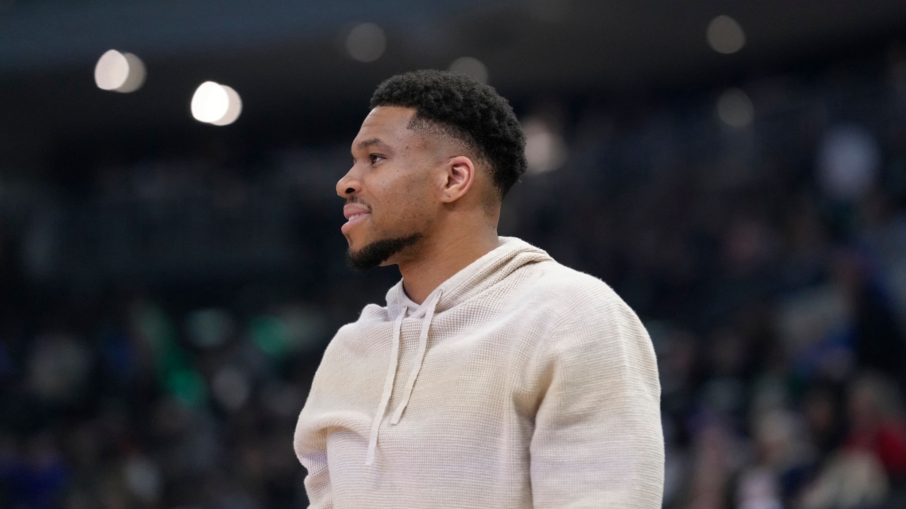Giannis posts cryptic photo amid trade rumors
