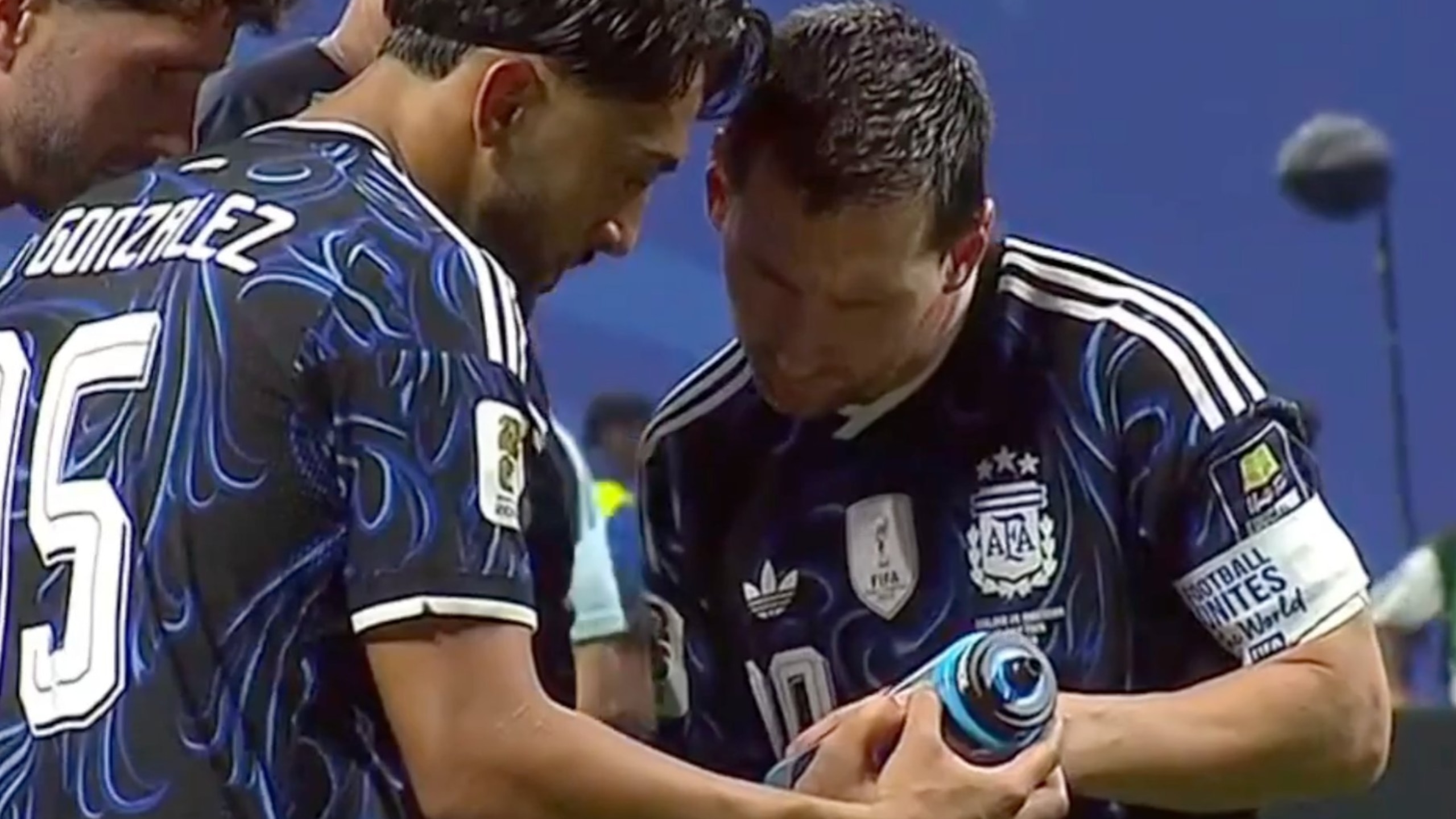 Messi Found Pickford Bottle 😬 Messi Found Pickford Bottle 😬