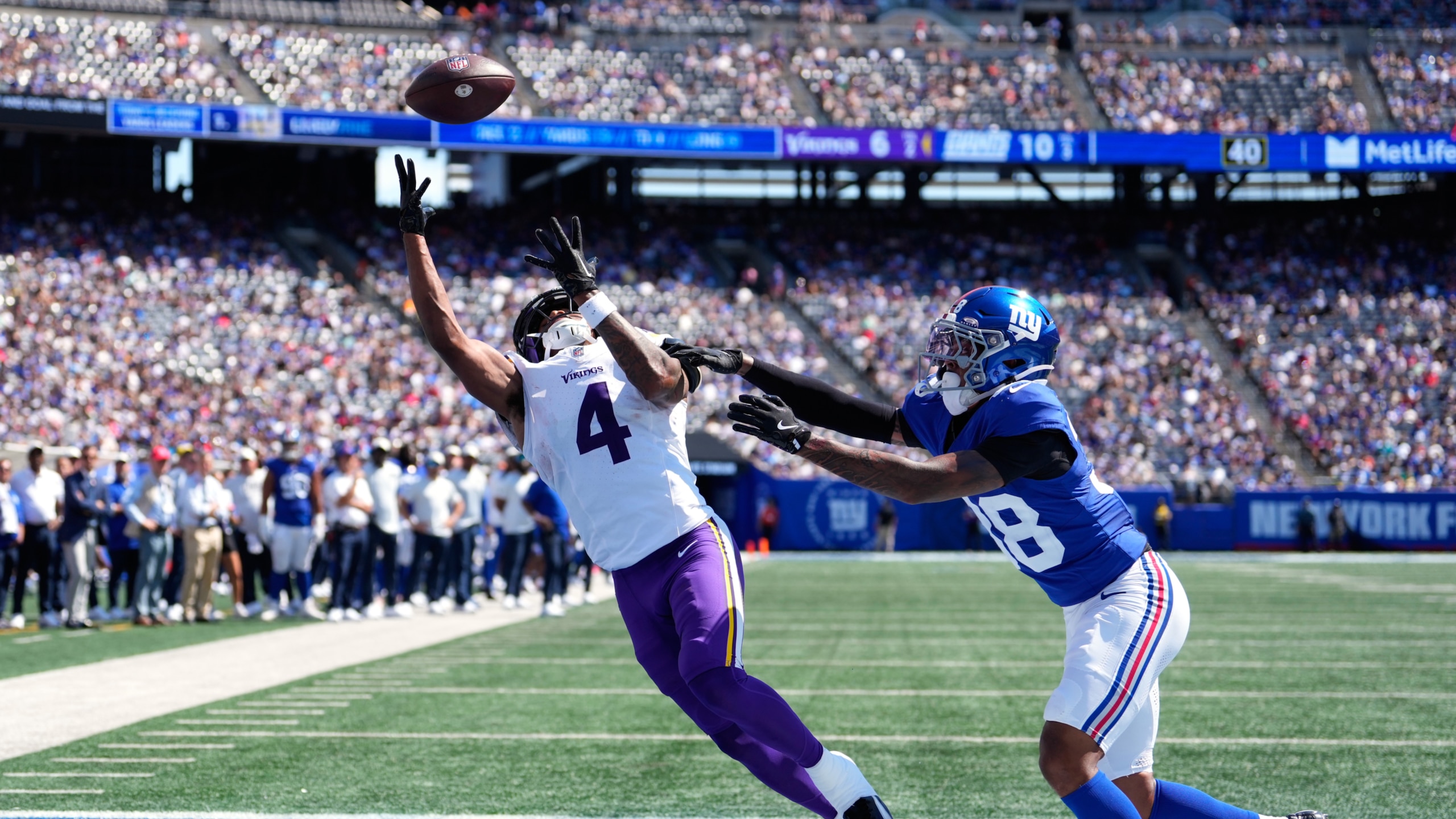 Myles Price Makes Beautiful One-Handed Grab Myles Price Makes Beautiful One-Handed Grab